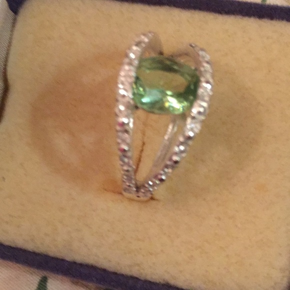 Pretty ring - Picture 3 of 3